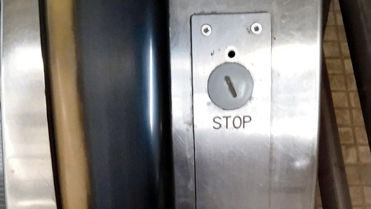Stop button at the start of the escalator