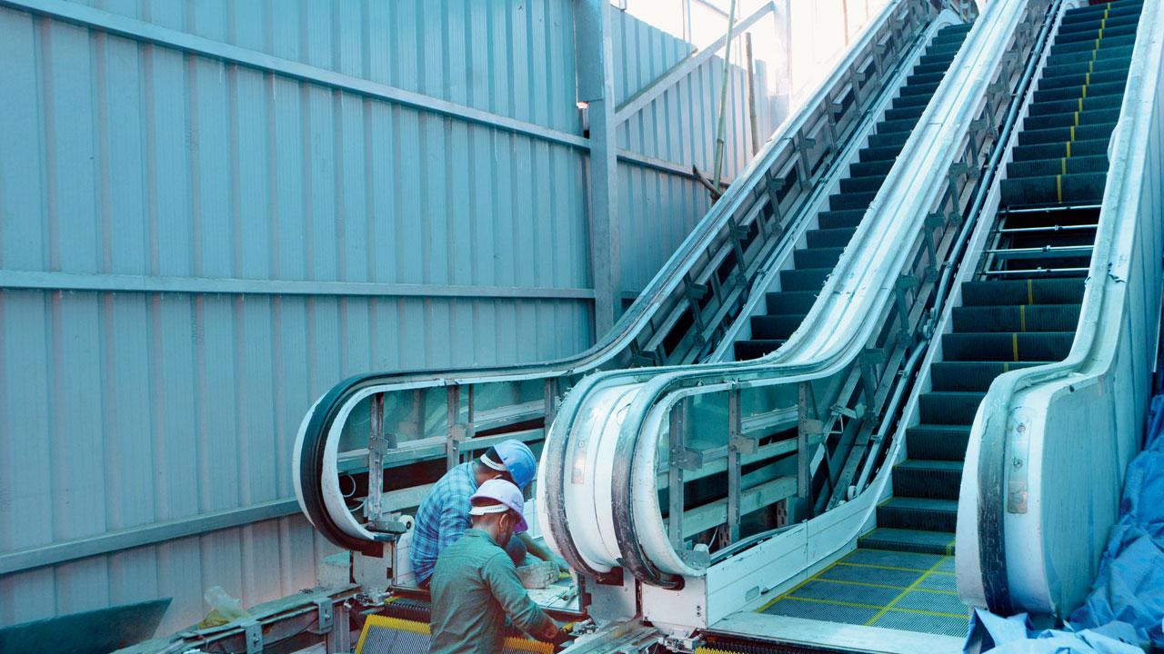 More escalators have been planned on CR’s Mumbai division. Representation Pic/Satej Shinde