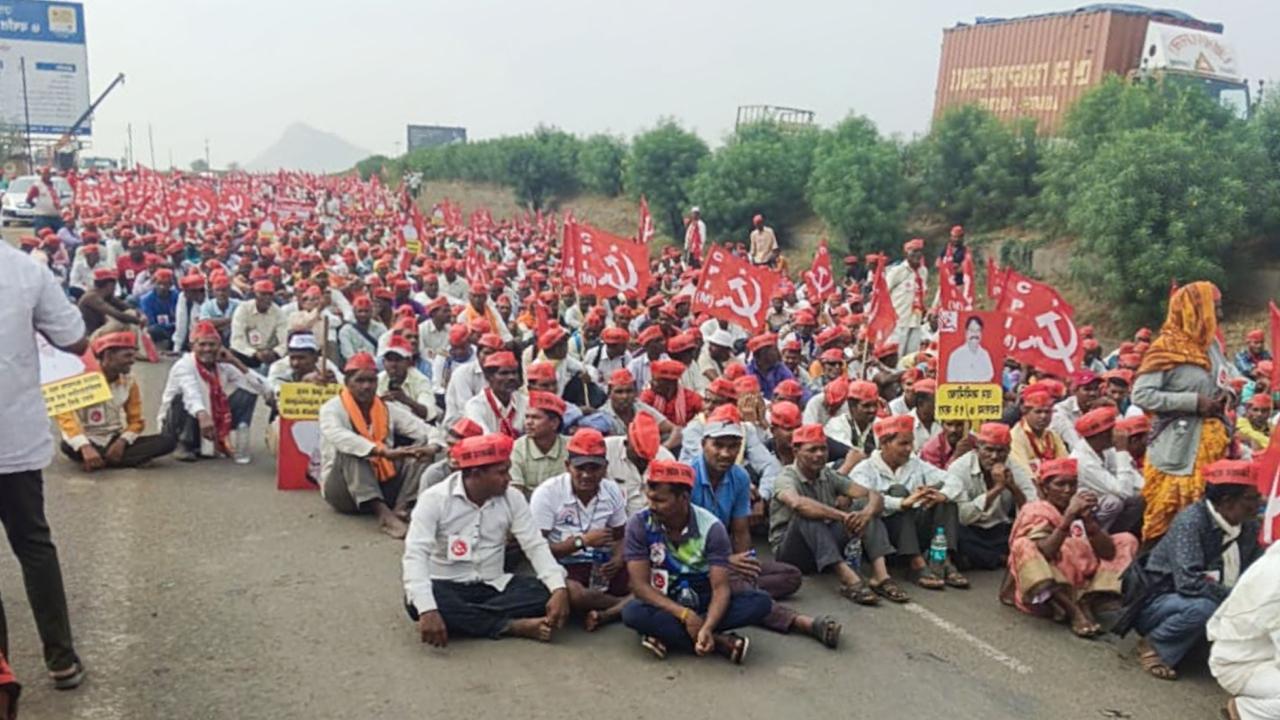 Maharashtra: Farmers, tribals marching towards Mumbai in support of demands enter Thane