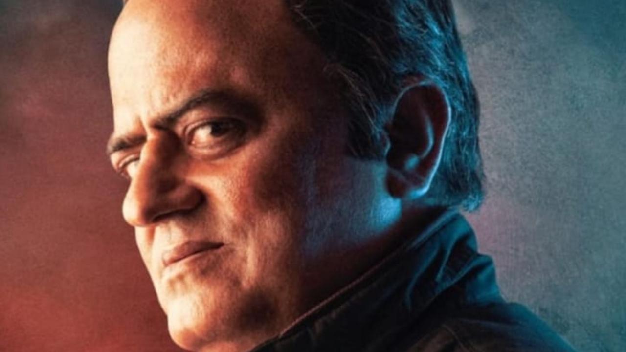 Gajraj Rao as Devraj Subramaniam - Gajraj Rao plays a pivotal role in the movie Bholaa. He is seen in the official trailer of the movie, where he is seen alongside Ajay Devgn and Tabu. Apart from that, stars like Vineet Kumar, Makarand Deshpande, Yuri Suri, Raai Laxmi, Amala Paul, and none other than Abhishek Bachchan makes cameo appearances in the movie. Throughout the movie, everyone’s potroyal of character is charismatic and entertaining. They brings out the character's quick thinking and street smarts in a way that keeps the audience engaged and rooting for him.