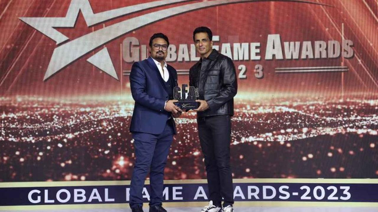 Astrologer Mayur Joshi Awarded The Global Fame Award 2023 By Bollywood Actor Sonu Sood