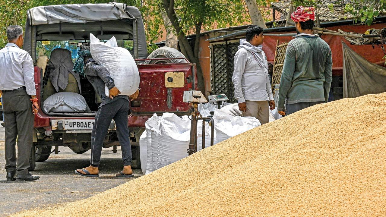 ‘RBI to hike repo rate despite global cenbank rethink’