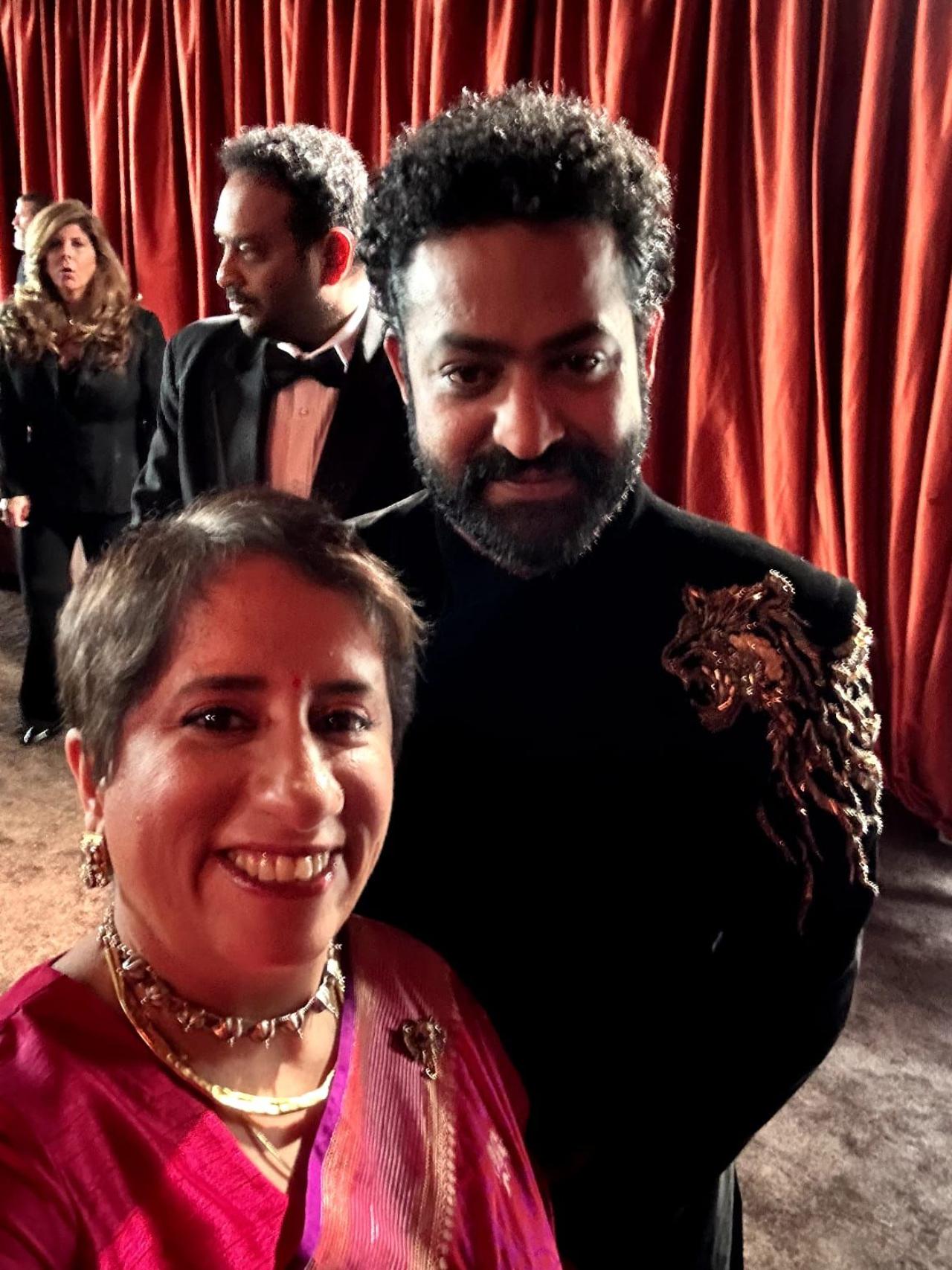 Award winners pose together at the Oscars 2023 red carpet. Guneet Monga clicked a selfie with Jr NTR as they met at Dolby Theatre at the ceremony