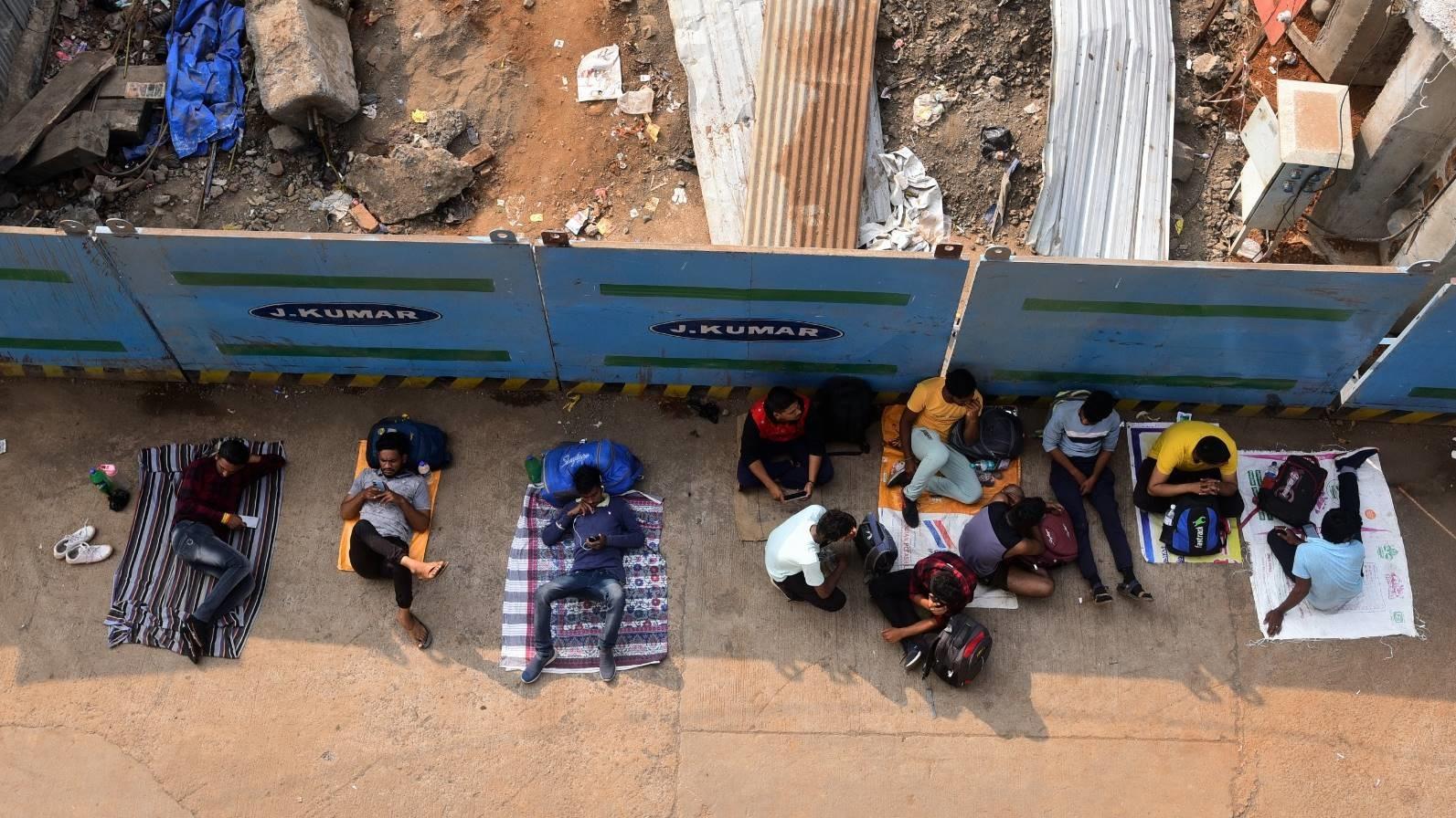 Before getting a job in their dream city, they endure a nightmare as they are forced to sleep on the footpaths, at the same time, they struggle to get food or water to drink.