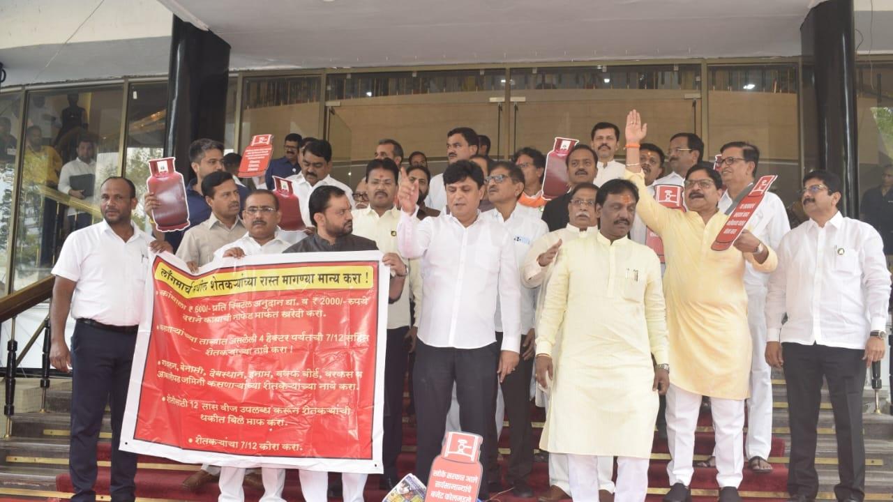 Maharashtra's Opposition leaders while staging a protest against the price hike in cooking gas prices for domestic and commercial users demanded a rollback