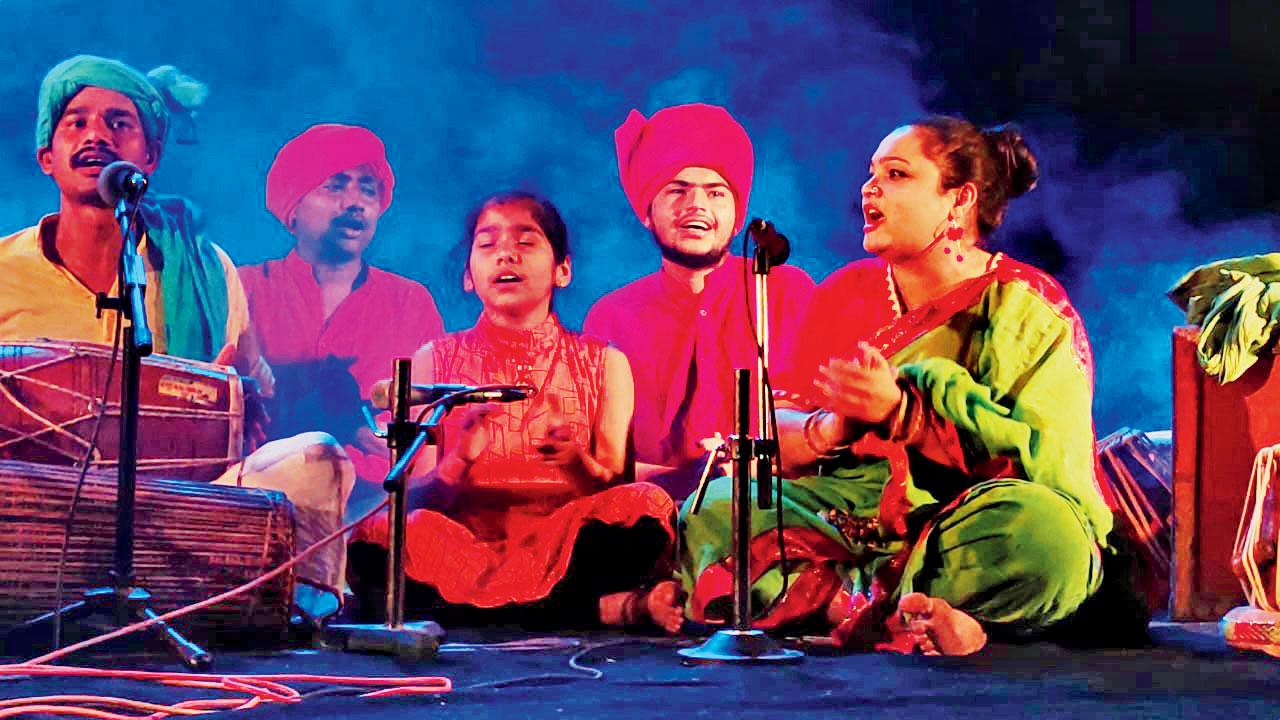 Artistes perform Bagheli folk songs