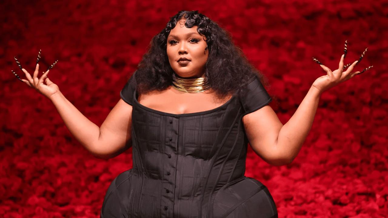 Lizzo’s Incredible 50 Pounds Weight Loss Transformation (Before & After Pictures) - How She Loss Her Weight? 