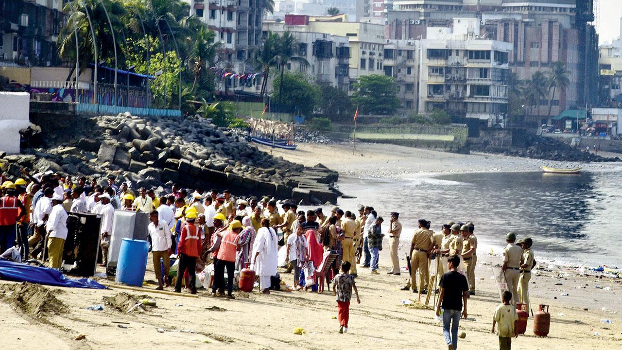 Mumbai: ‘Illegal dargah’ in Mahim razed after Raj Thackeray’s warning