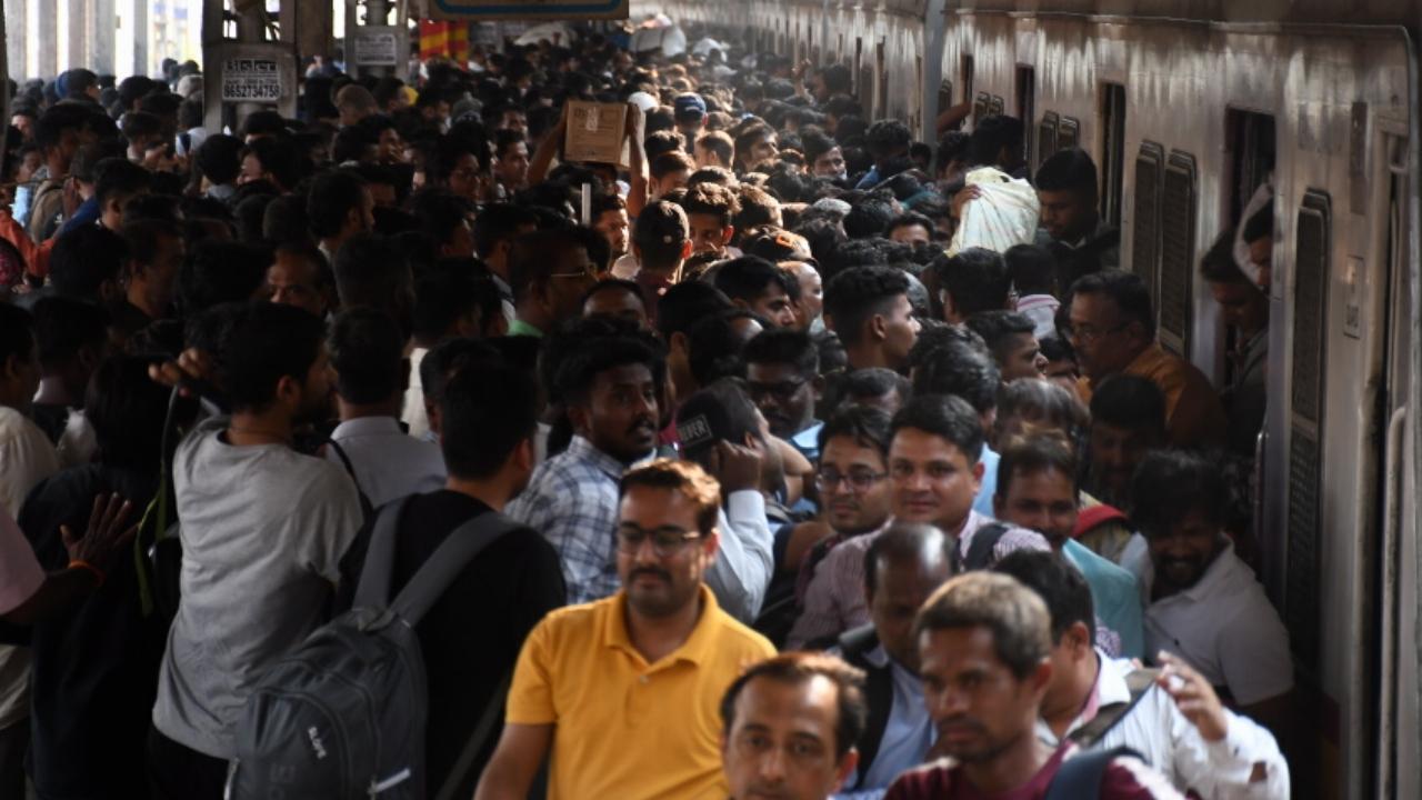 According to GRP officials, the ideal width of a platform should be 75 feet, but the island platform in question is just 25-foot wide. When trains on both platforms nos. 1 and 2 arrive at the same time, the crowd becomes unmanageable