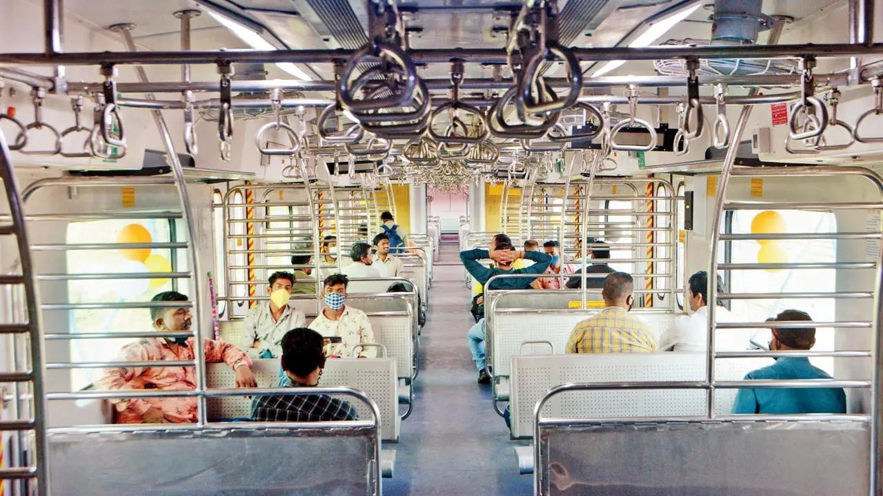 Initially, the tenders for the new AC trains were expected to be floated in July 2022, but the plan was shelved. If all the approvals were in place and fresh tenders were floated, trains would have started arriving in Mumbai by 2024 end or early 2025. 
Commuters aboard an AC local train. File Pic/Satej Shinde