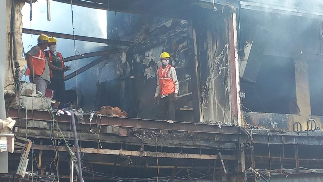 The fire broke out at around 2 am in the shop located near the Sakinaka metro station