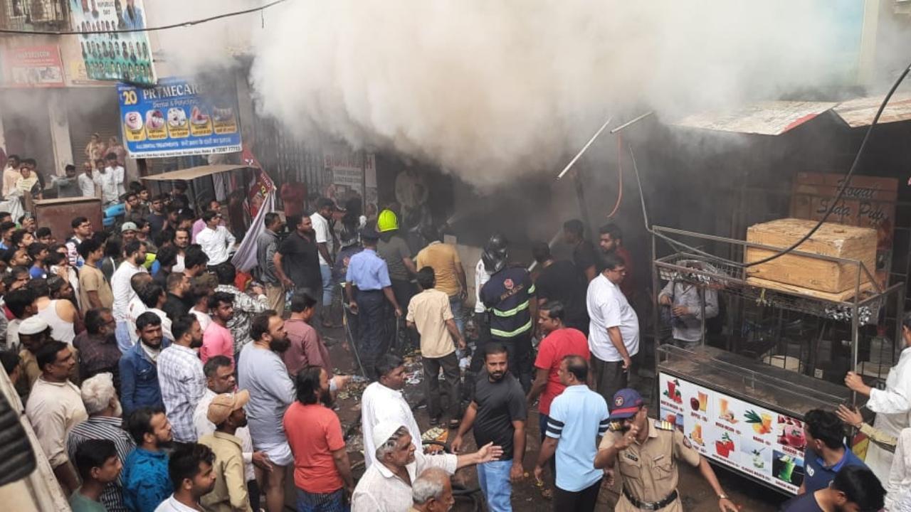 Thane: Man feared dead as major fire engulfs house
