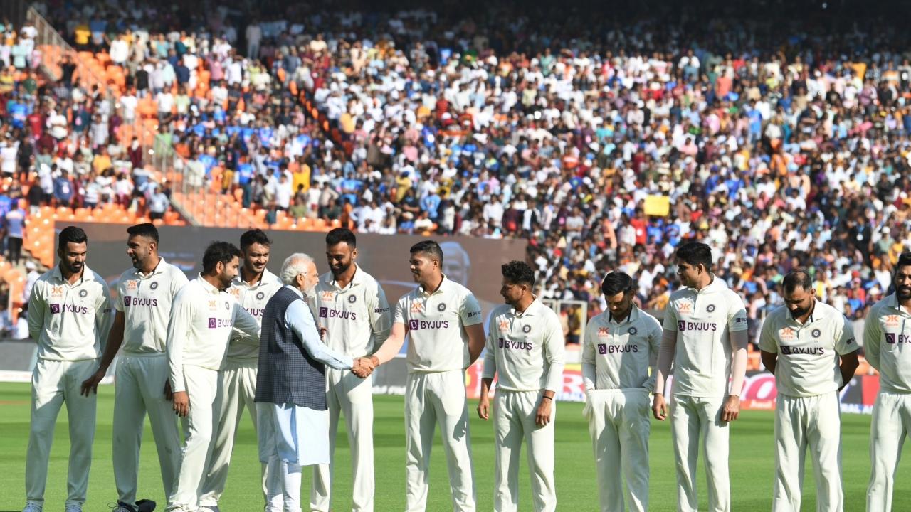 PM Modi arrived at the venue and was received by Gujarat Governor Acharya Devvrat, Chief Minister Bhupendra Patel, and state Home Minister Harsh Sanghavi. BCCI president Roger Binny and BCCI secretary Jay Shah were also present at the felicitation Pic/PM Modi Twitter account