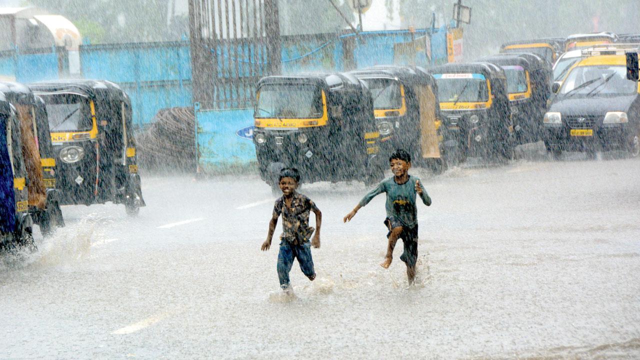 Heavy rains cause severe water logging in several parts of Delhi