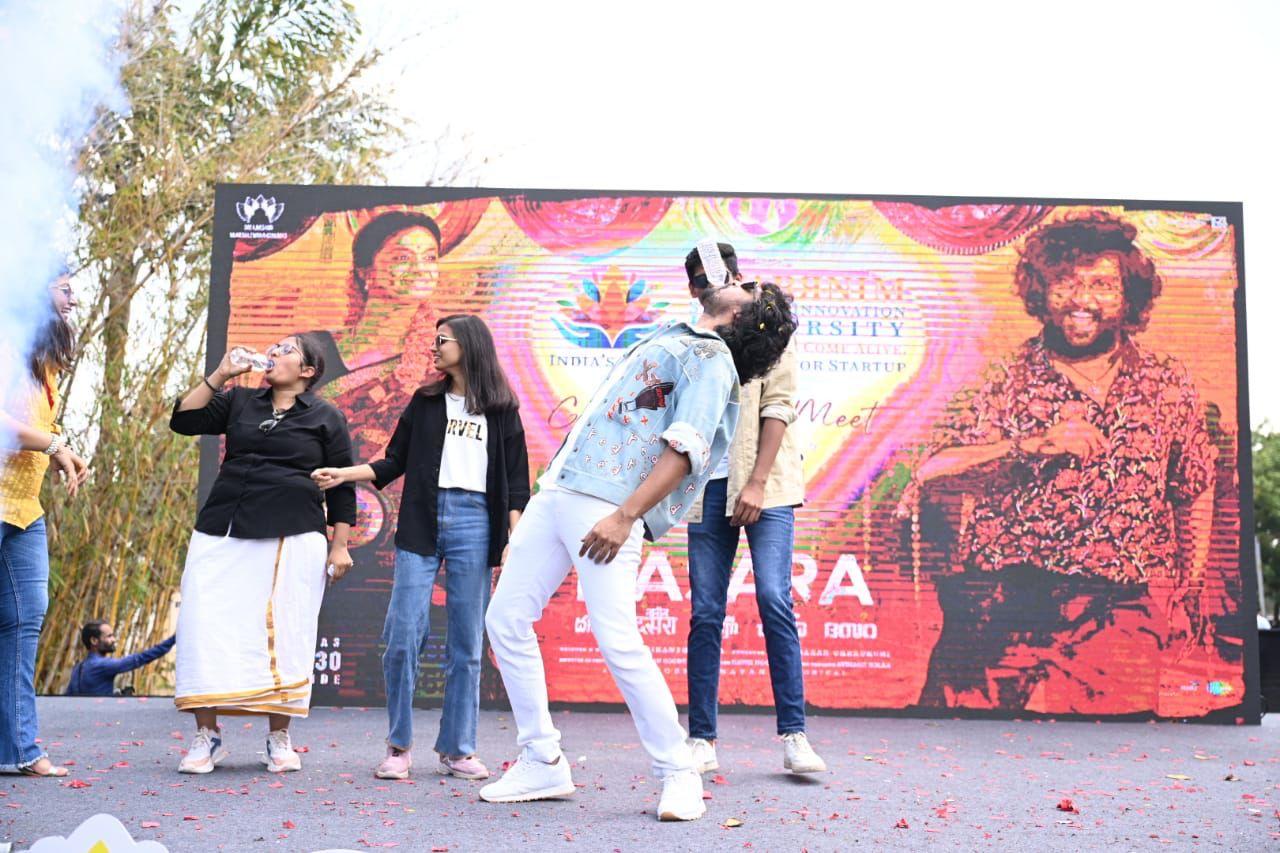 Nani visited the city of Nagpur to greet fans and promote his film. He was seen doing the hook step from the song 'Dhoom Dhaam' on stage