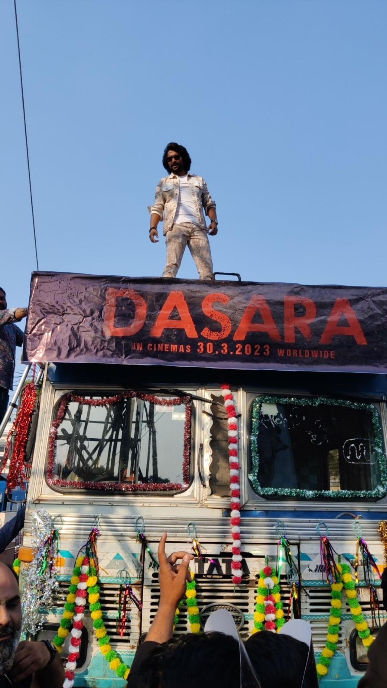 The trailer of the film was launched in Lucknow. Nani made a grand entry at the venue in a truck and the crowd couldn’t stop cheering