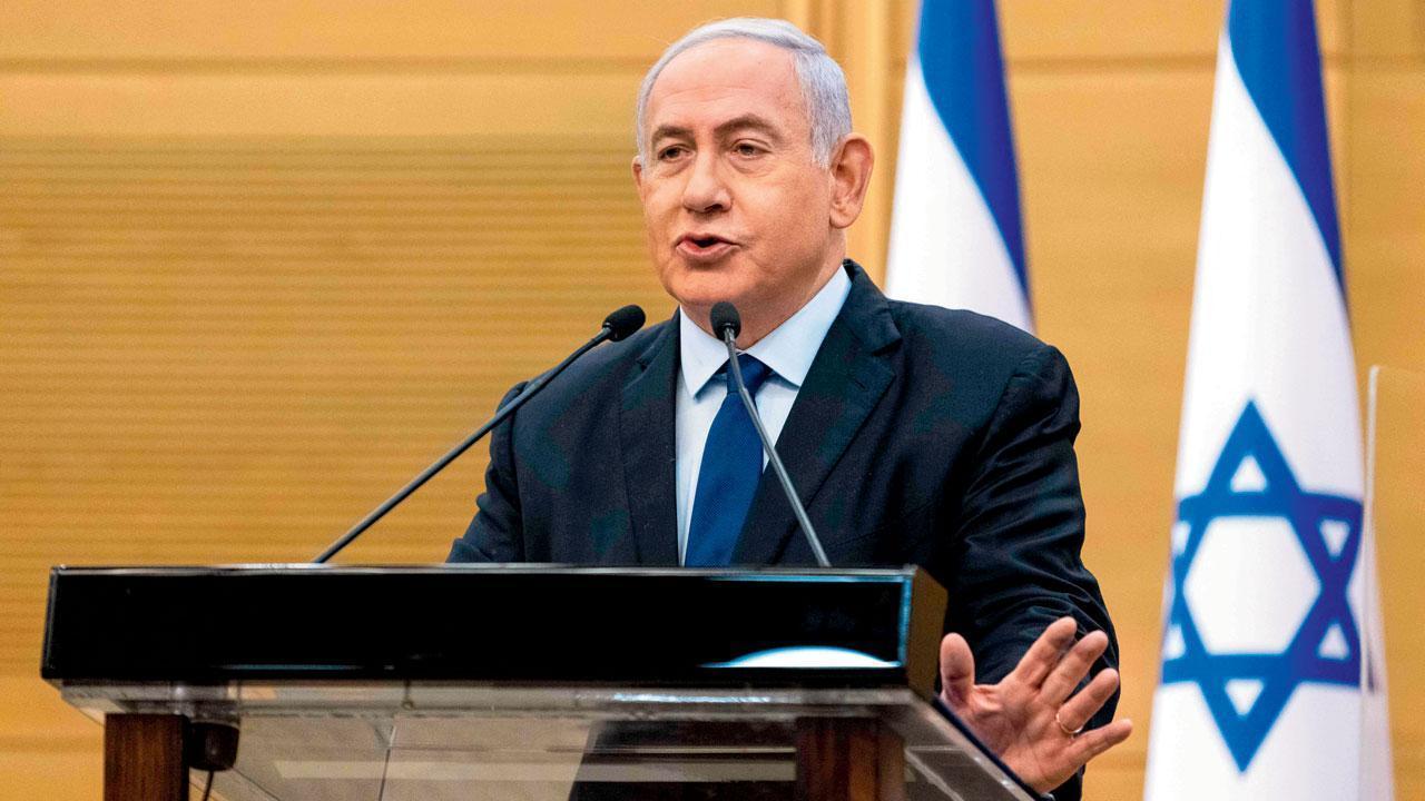 Netanyahu decries protesters after salon siege of his wife