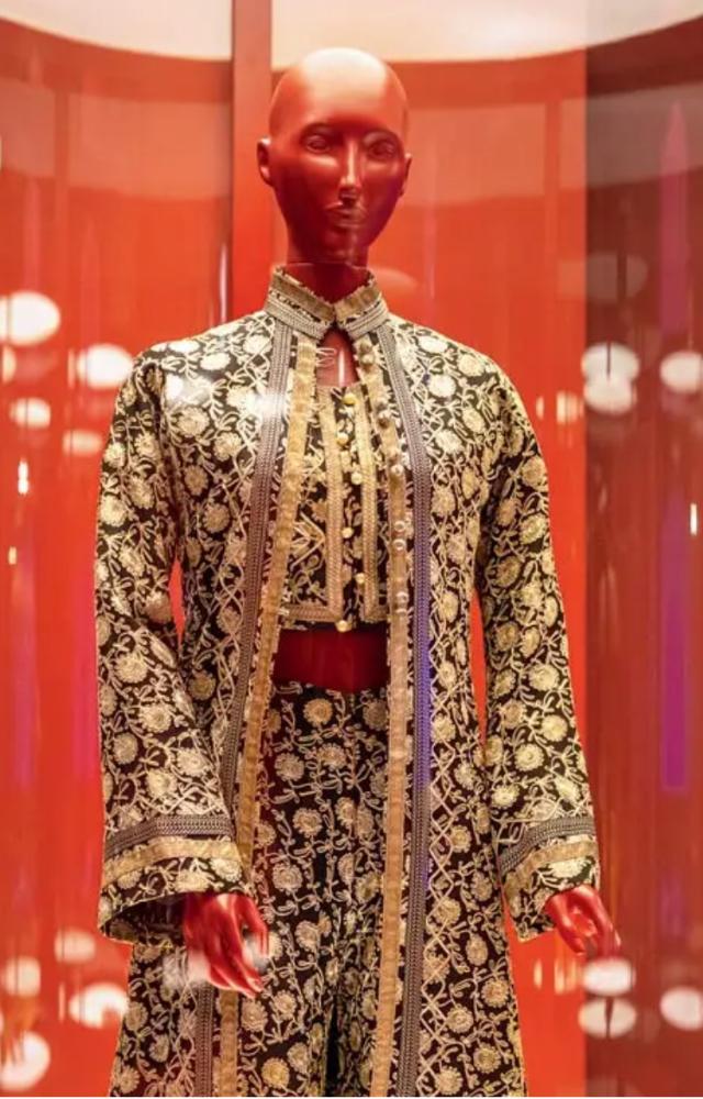 The costume art show will map India’s influence on global fashion between the 18th and 21st centuries. Lent by The Metropolitan Museum of Art