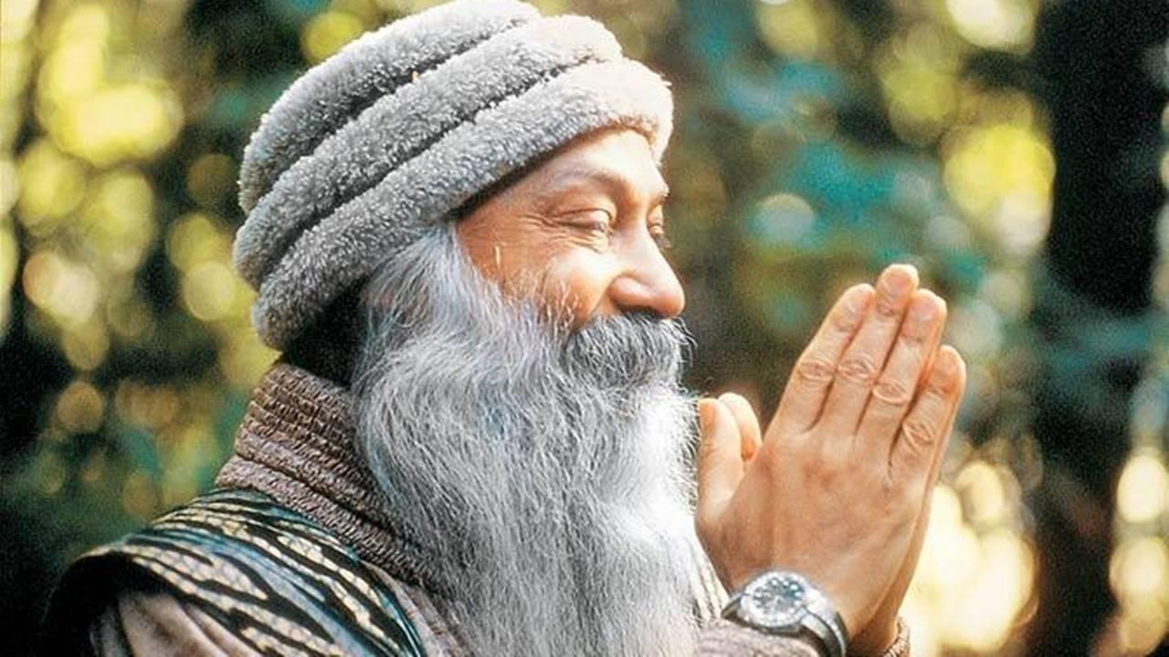 Pune: Several disciples of Osho Rajneesh wearing ’malas’ forcefully ...