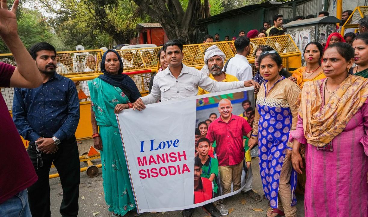 FIR filed after poster in favour of Manish Sisodia found in Delhi school