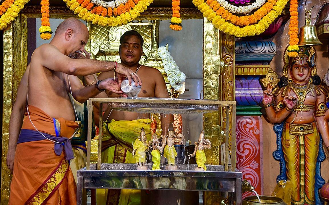 Priests perform 'abhishek' of Lord Ram while offering prayers on the occasion of 'Ram Navami' during 'Chaitra Navratri' festival, at Asthika Samaj in Mumbai. Pic/PTI