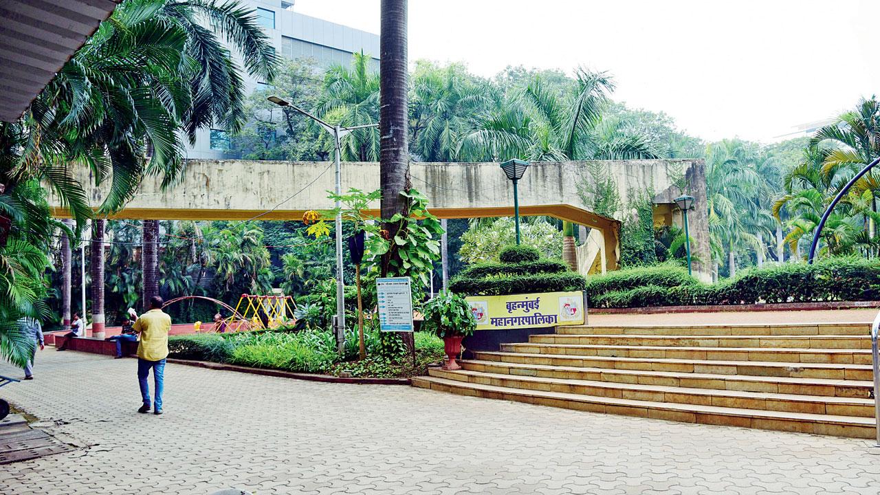 The parking lot is to come up beneath a part of Patwardhan Park in Bandra west. File pic/Pradeep Dhivar