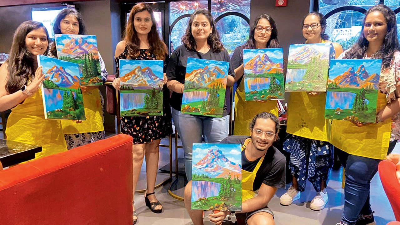 Sign up for this paint and sip workshop this weekend in Mumbai