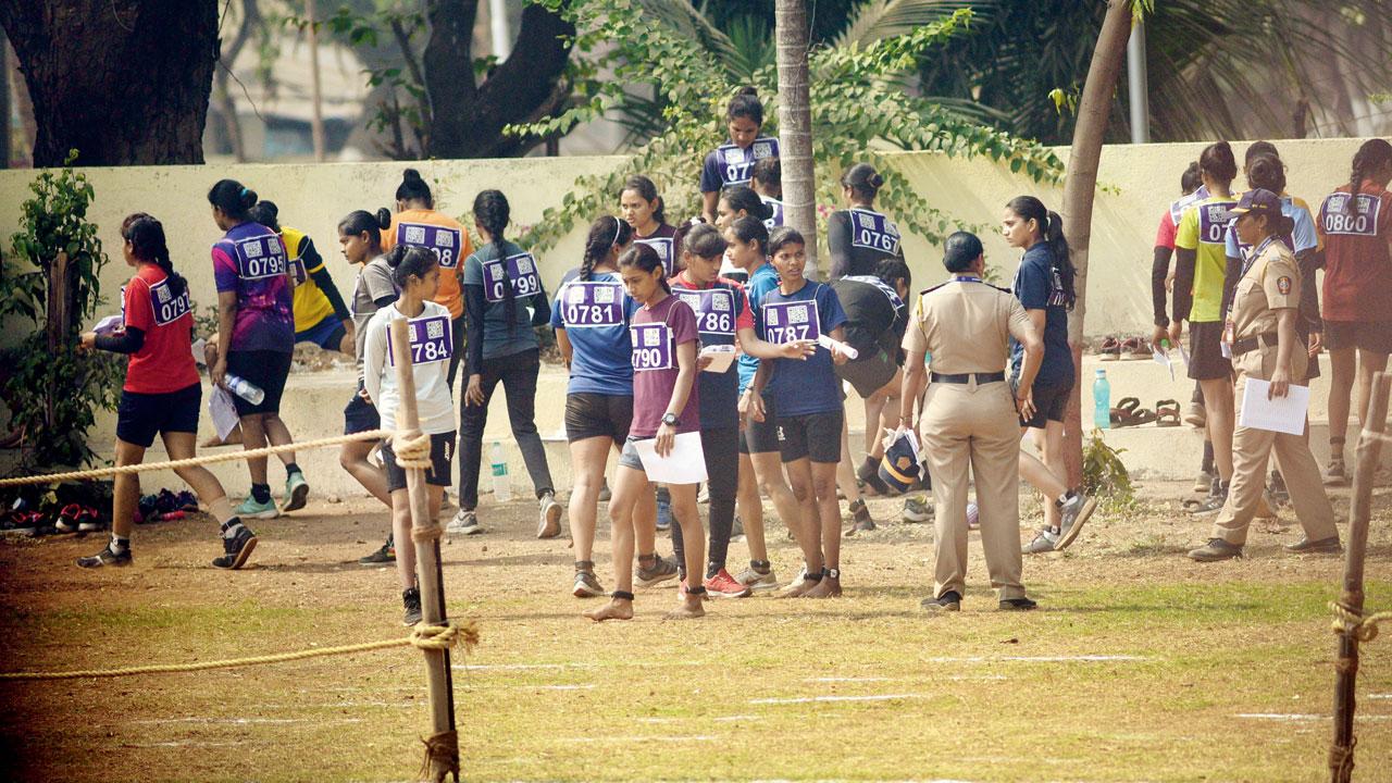 Candidates during the fitness test for police recruitment at Naigaon Police ground. File pic/Pradeep Dhivar