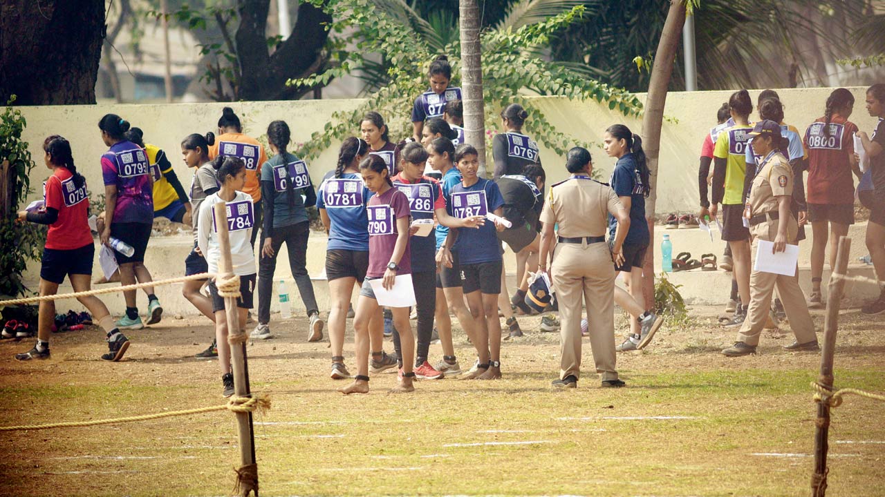 Candidates during the police recruitment drive, at Naigaon police ground in Dadar. Pic/Pradeep Dhivar