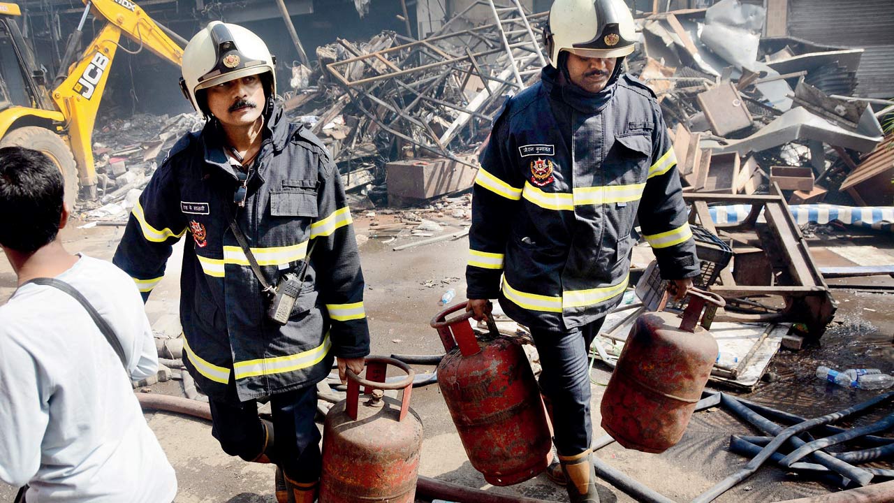 Fire brigade officials douse the fire that broke out at Sakinaka, on Monday. Pics/Sayyed Sameer Abedi