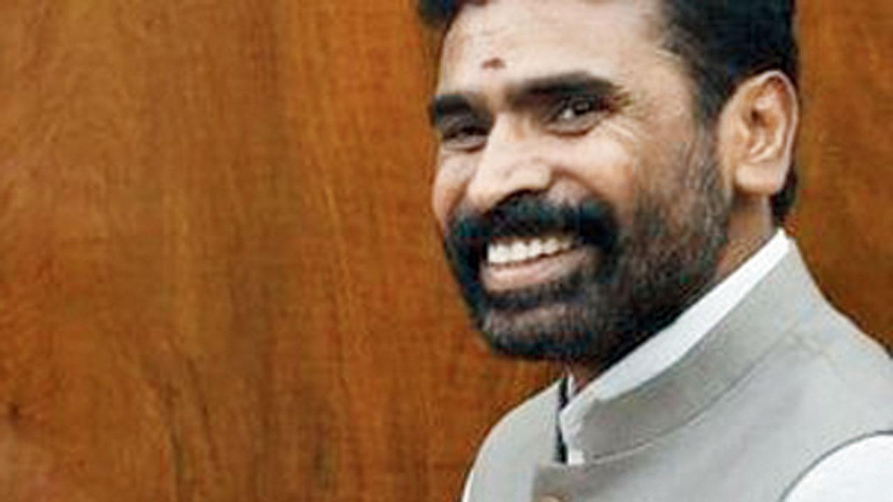 Wear a bindi first: BJP MP shouts at  woman