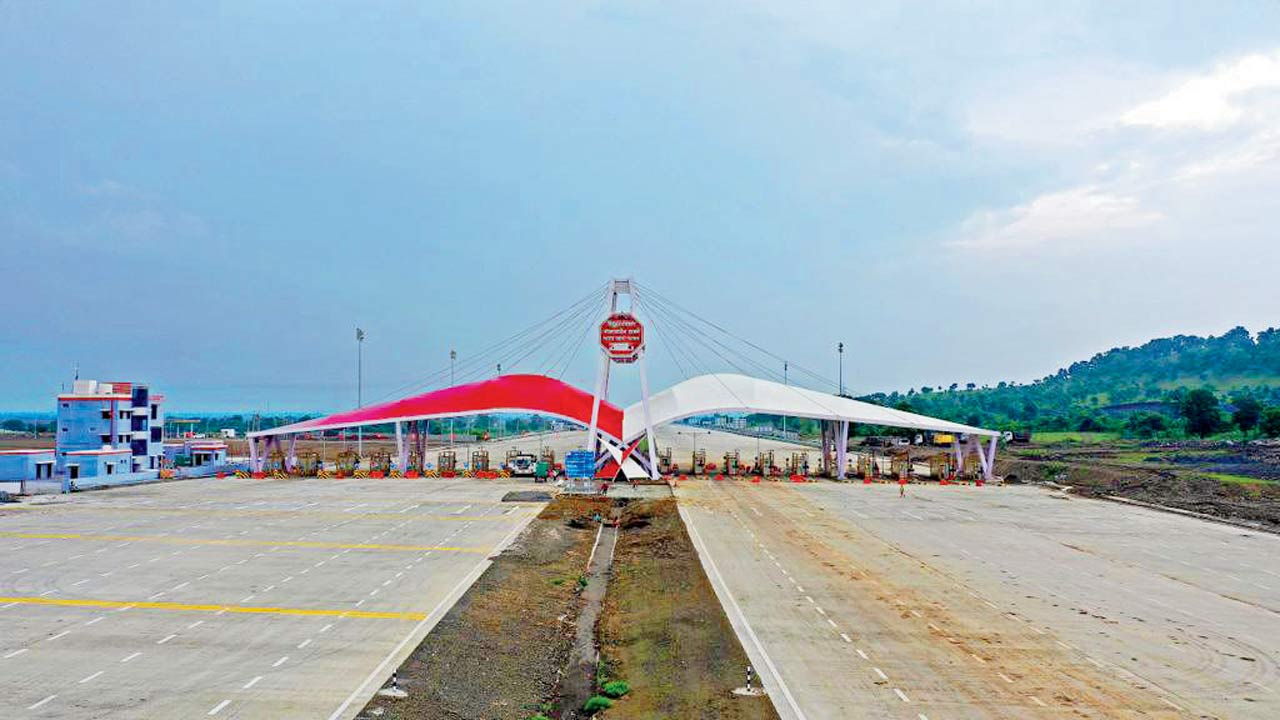The operational stretch of the Samruddhi Mahamarg only has petrol pumps and toll booths