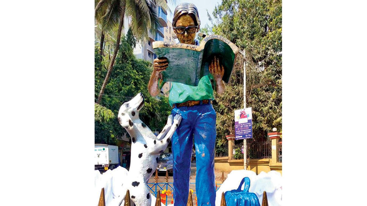 The sculpture in Pali Hill