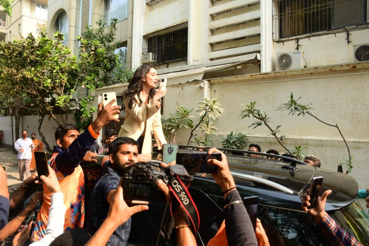 She smiled, waved and greeted all those who arrived outside her residence from the sunroof of her car. She even held a little baby and signed autographs for fans. She actress also received gifts from fans