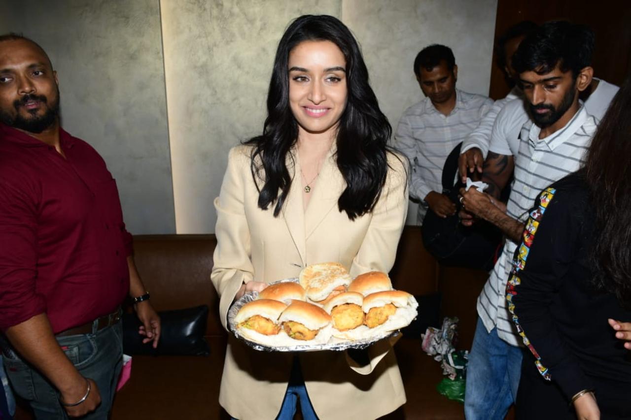 Not long along ago, Shraddha had promised the media during the promotions of 'Tu Jhoothi Main Makkaar' that she is going to do a Vada Pav party with them soon and the sweetheart of Bollywood has lived upto to her promise as she celebrated her birthday with media and threw a vada pav party for them as promised 