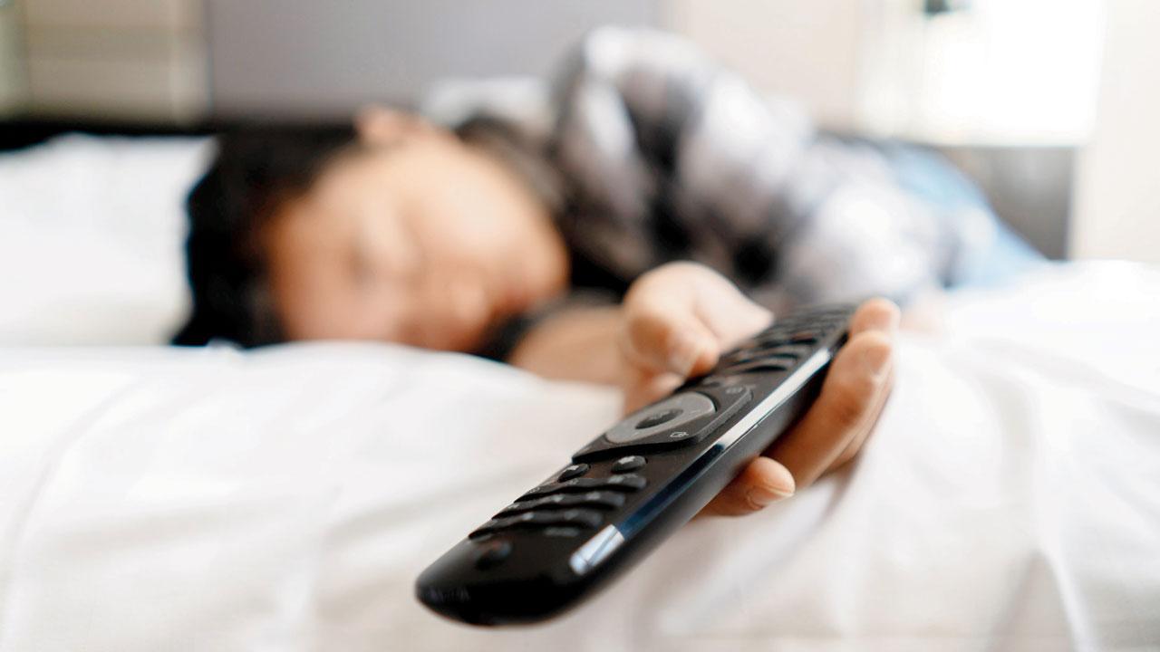 Study reveals that less than 5  hours of sleep can double risk of clogged leg arteries