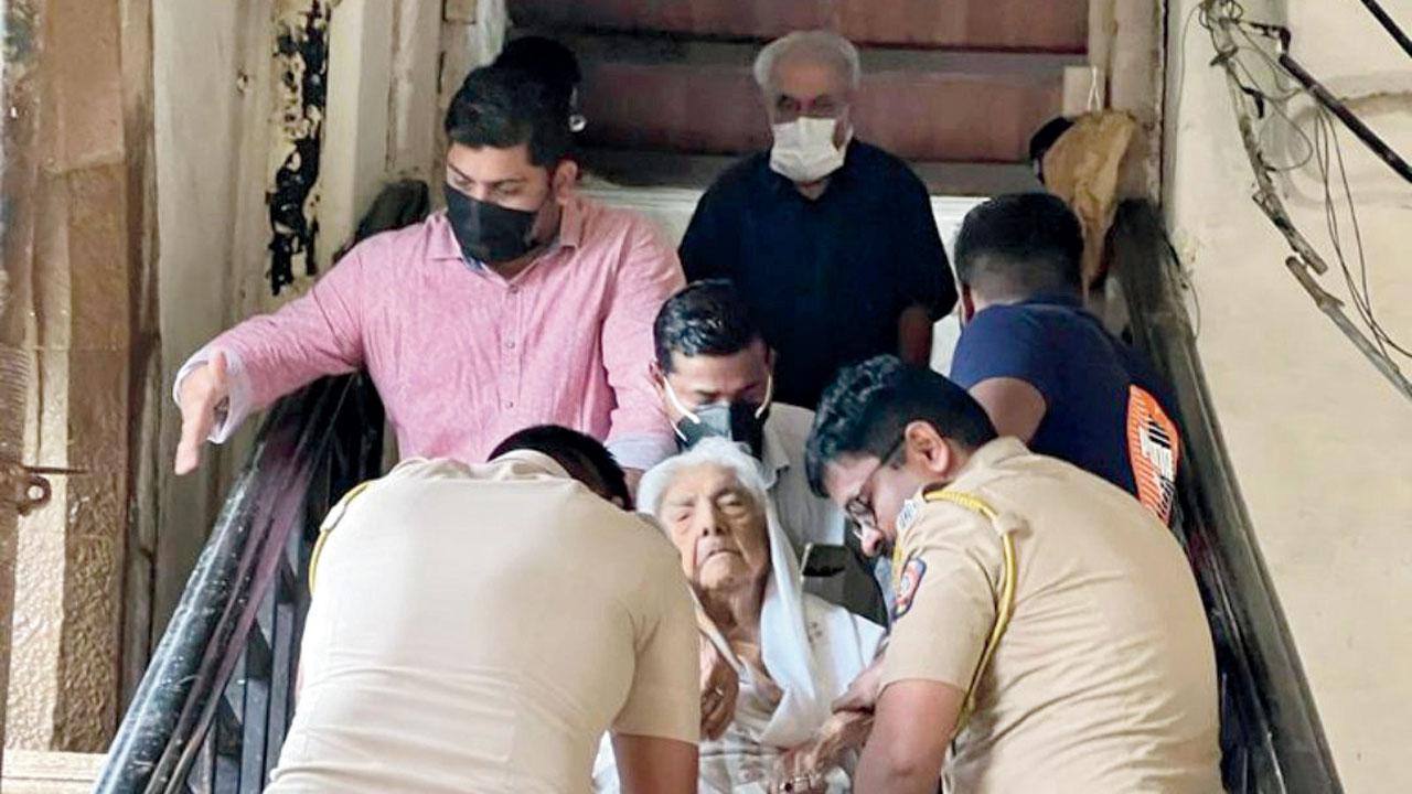Mumbai: ‘Granddaughter can’t go near 103-year-old’