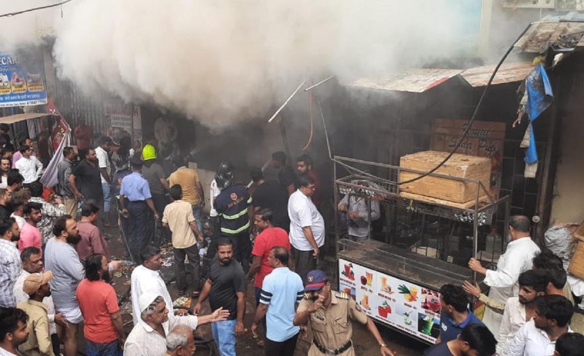 Man charred to death, another injured as fire engulfs tyre shop in Thane