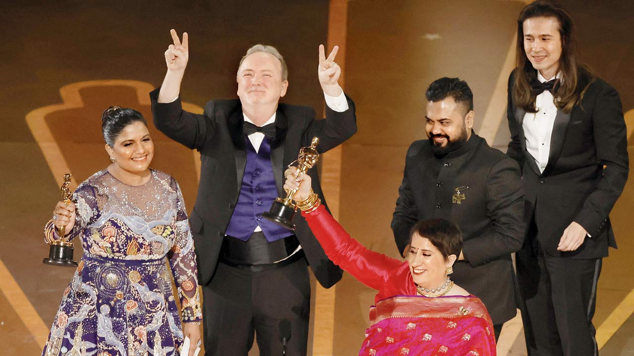 Producer Guneet Monga (in pink sari) and director Kartiki Gonsalves at the Oscars