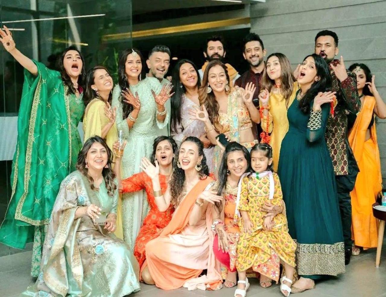 Actress Dalljiet Kaur tied the knot to Nikhil Patel. Her wedding and all pre-wedding festivities also made fans of Iss Pyaar Ko Kya Naam Doon nostalgic as Barun Sobt and Sanaya Irani and other cast members attended the wedding. 