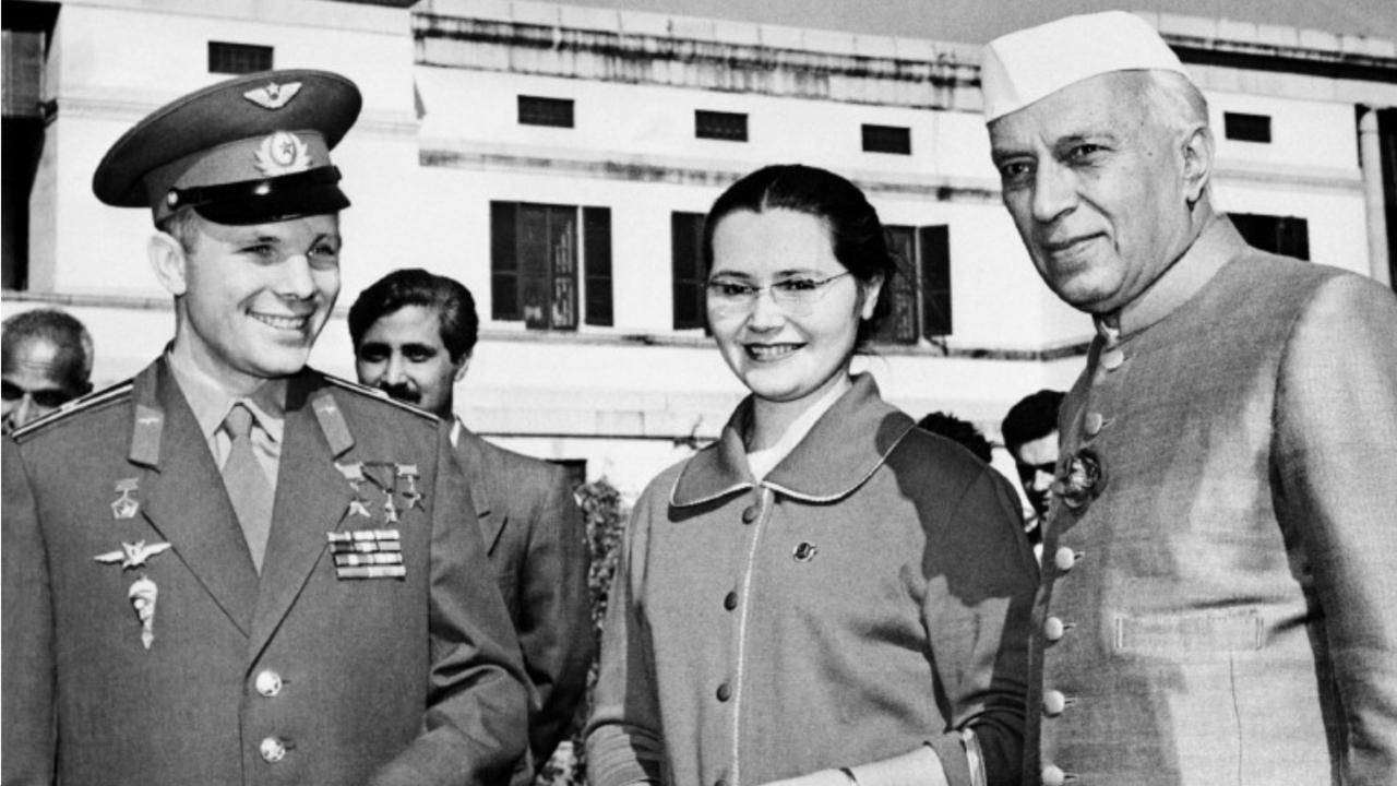 Former Prime Minister of India, Jawaharlal Nehru played host to the cosmonaut and his wife at his Delhi residence, Teen Murti Bhawan. While he was here, Gagarin visited many cities like Mumbai, Lucknow and Hyderabad as part of the tour. Photo: AFP