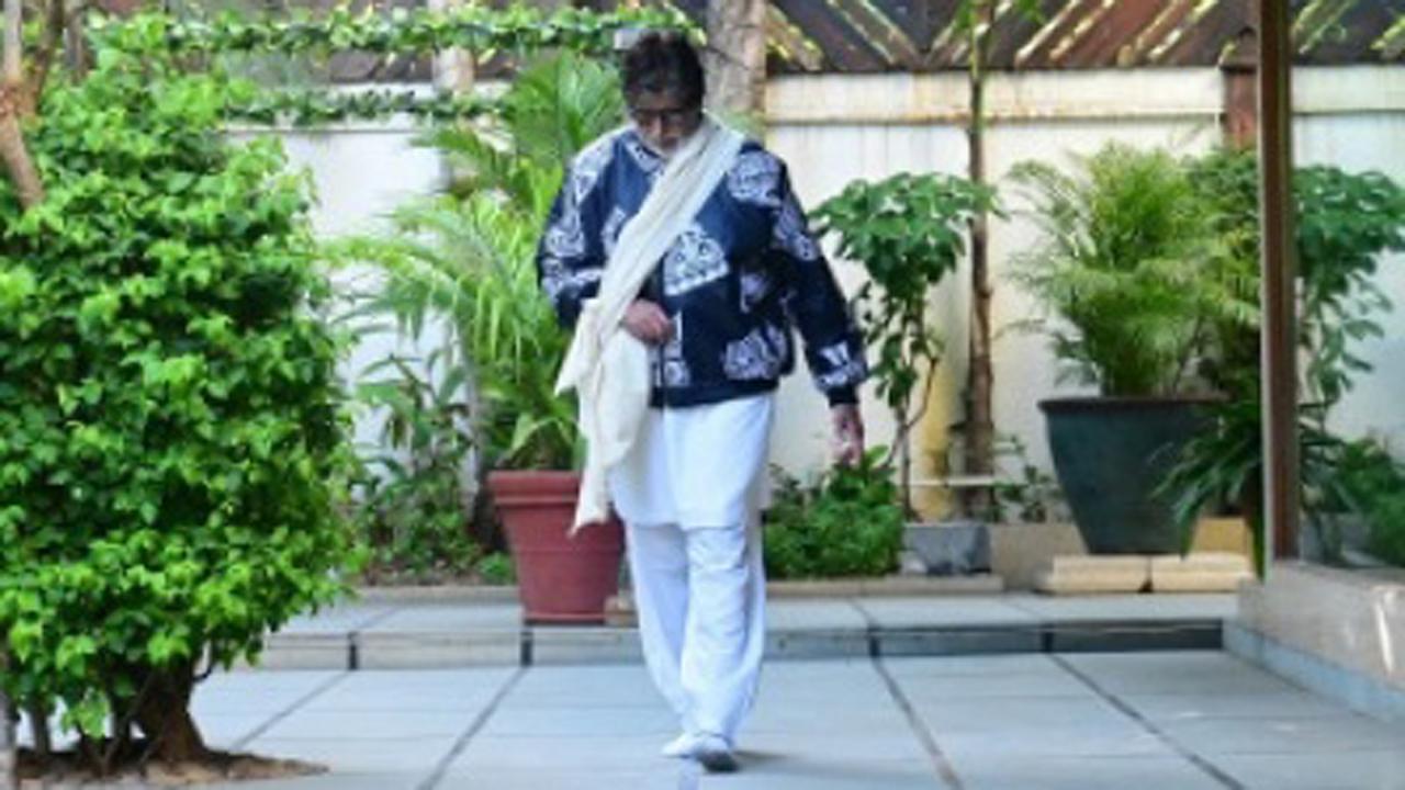 Amitabh Bachchan does namaste to fans in 'homemade sling' outside his home