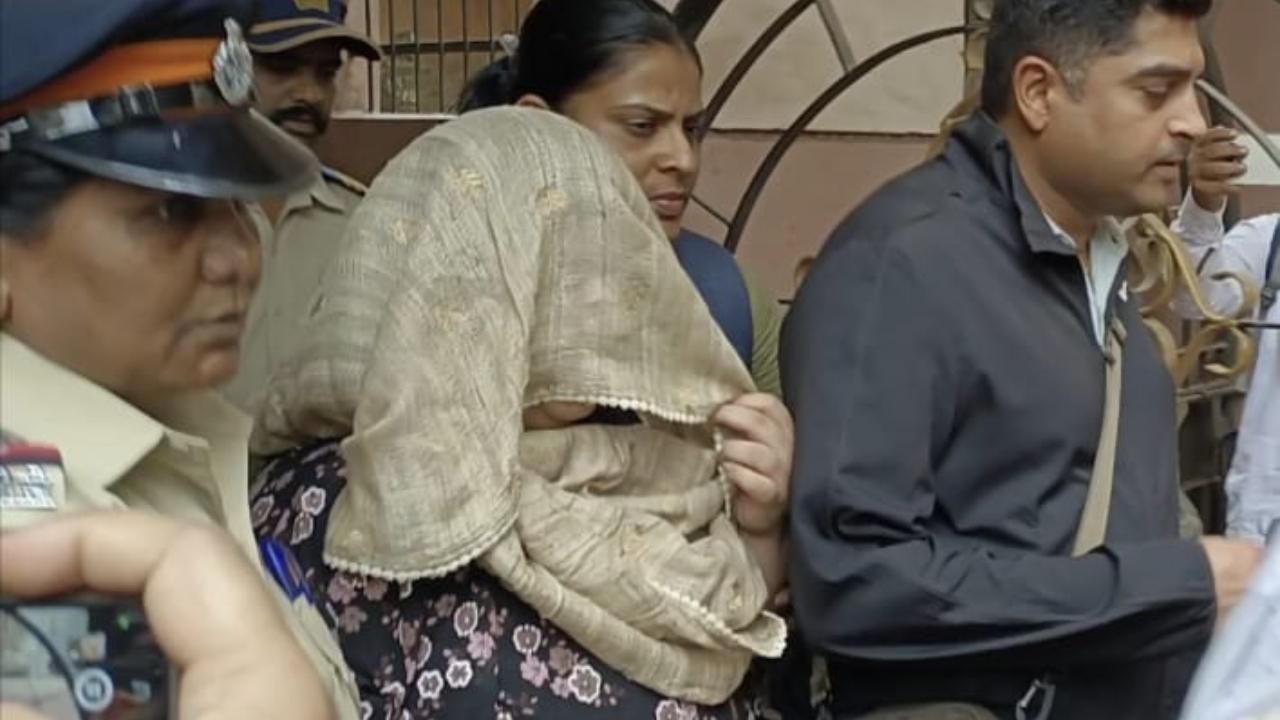Amruta Fadnavis case: Anishka claimed her father was in contact with Sharad Pawar, Uddhav Thackeray, police tells court