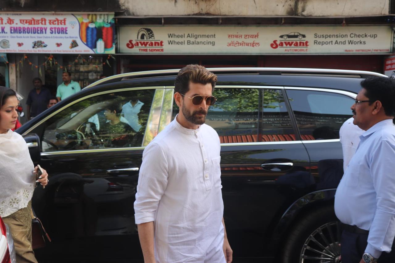 Neil Nitin Mukesh also arrived to pay his respect. (Pic/Anurag Ahire)
