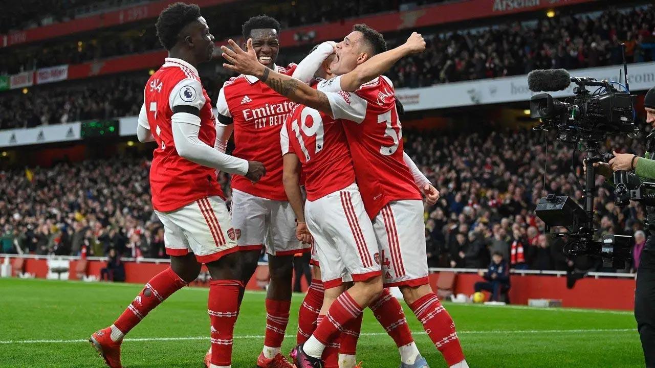 Arsenal eye Everton win for 5-point lead