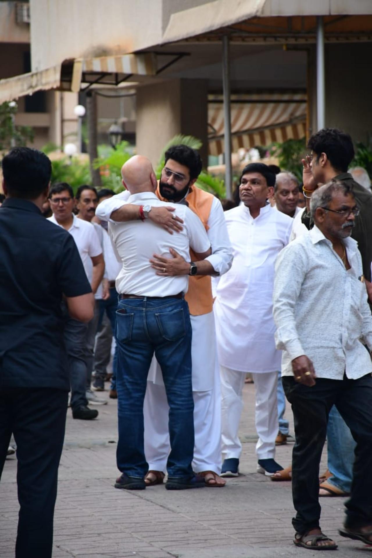 Abhishek Bachchan was seen consoling Anupam Kher with a hug