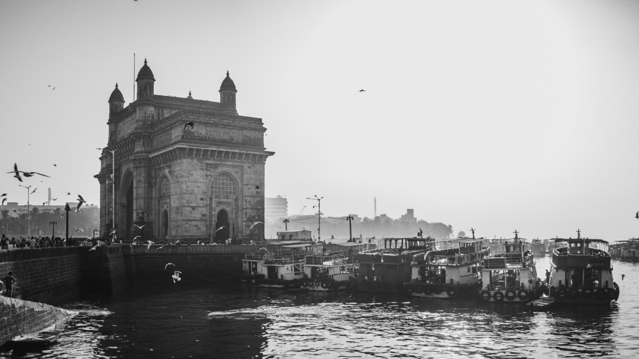 In the early 18th century, Colaba became a place for recreation, when the East India Company released large herds of deer on the islands. Englishmen came here by ferryboat and other small craft for shikar and sport, primarily to escape the claustrophobic confines of the walled town