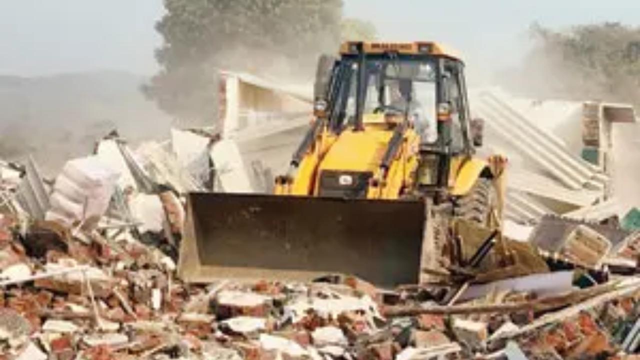 Uttar Pradesh: Building belonging to Mukhtar Ansari's aide demolished in Ghazipur