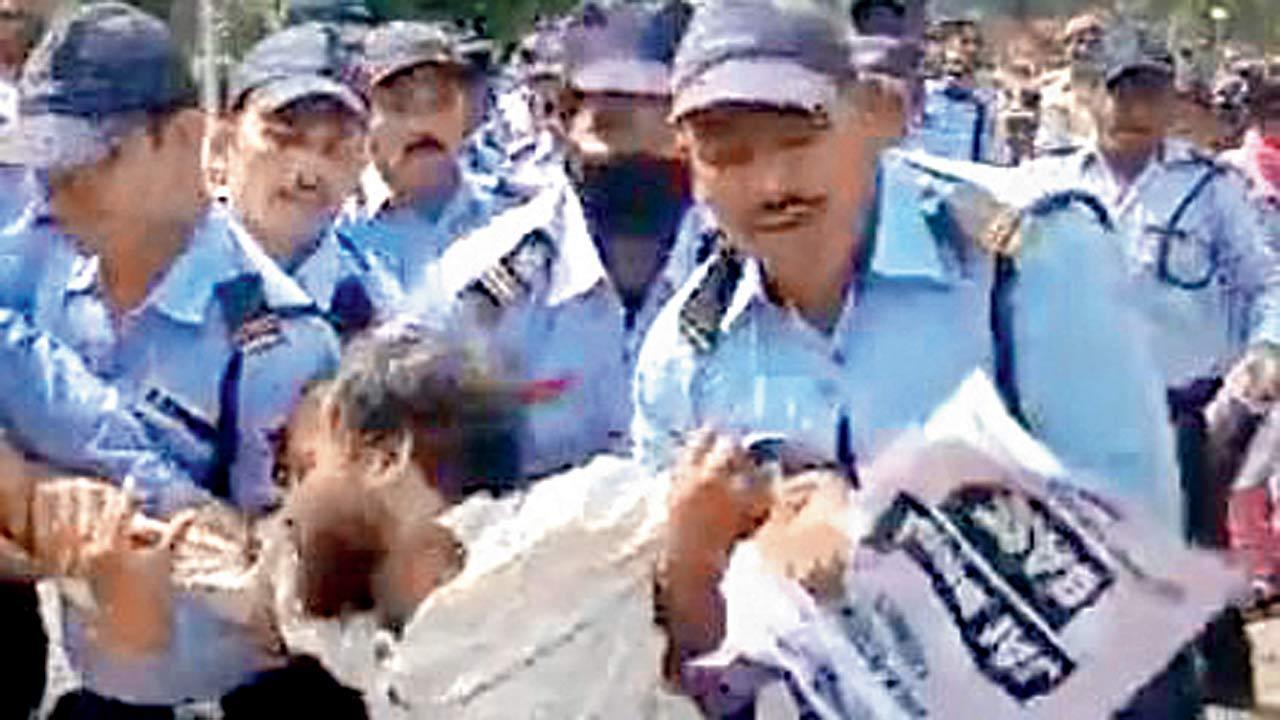 DU students manhandled, ‘detained’ over protest