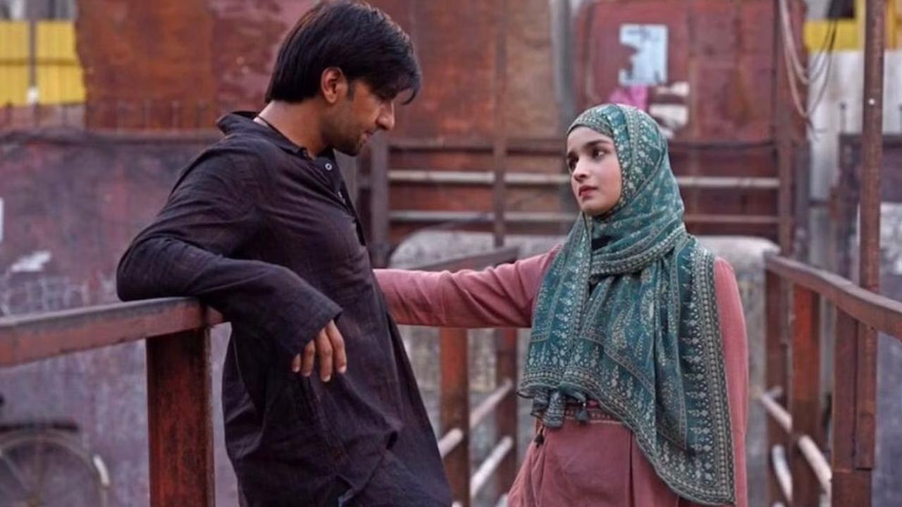 Gully Boy – Alia Bhatt played the role of Safeena Firdausi, the love interest of the lead character Murad Ahmed (played by Ranveer Singh) in the 2019 Bollywood film ‘Gully Boy’. Directed by Zoya Akhtar. ‘Gully Boy’ is a musical drama film that tells the story of an aspiring rapper from the slums of Mumbai who dreams of making it big in the Indian music industry.
IMDb rating - 7.9
 